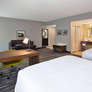 Queen Studio Suite Two Queen Beds Sofa Bed Non-Smoking