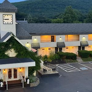 The Black Mountain Inn