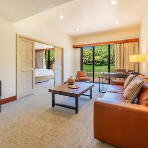 Deluxe Queen Suite