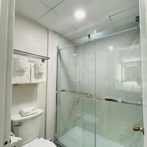 Queen Room Mobility accessible