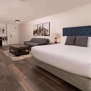 Upper Floors King Suite