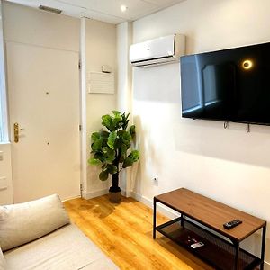 Deluxe One-Bedroom Apartment