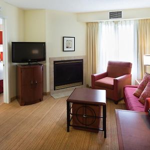 One-Bedroom Queen Suite