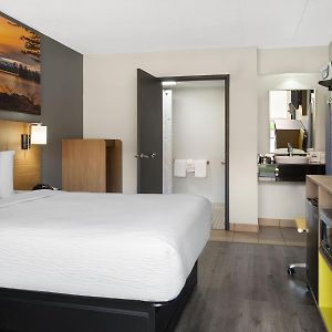 Queen Room Mobility accessible