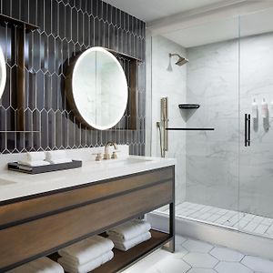 One-Bedroom King Suite