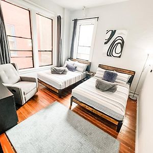 Gaslamp 2Bdrm - W Parking & 4 Beds #404