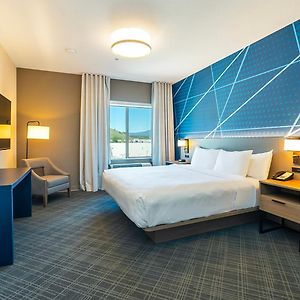 Premier One-Bedroom Suite