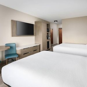 Standard Queen Room Hearing accessible