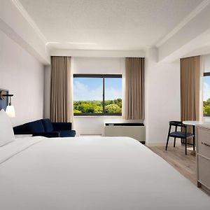 Corner King Room
