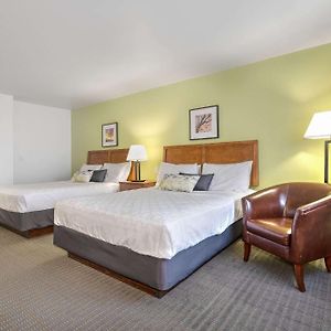 Standard Queen Room