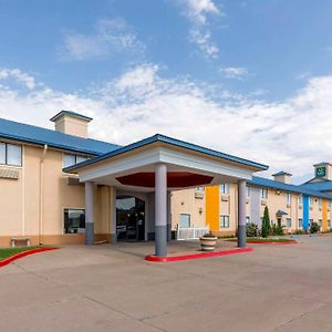Quality Inn & Suites Wichita Falls I-44