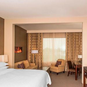 One-Bedroom Junior Suite
