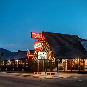 Yodeler Motel