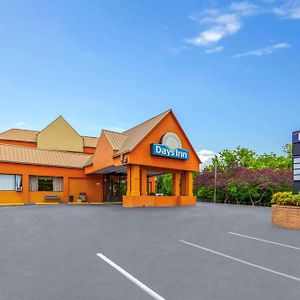 Days Inn By Wyndham Knoxville East
