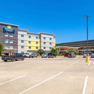 Days Inn & Suites By Wyndham Lubbock Medical Center