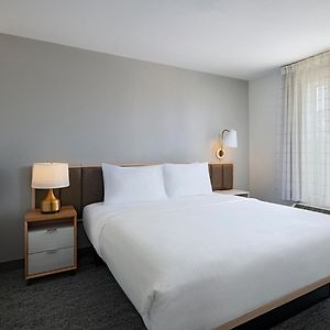 One-Bedroom Queen Suite
