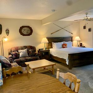 Fox Hollow Inn