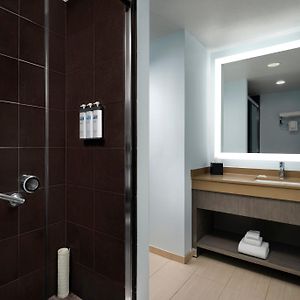 Upper Floors Queen Room