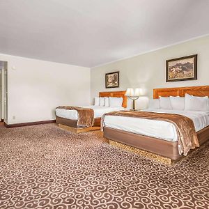 Red Arrow Inn & Suites, A Travelodge By Wyndham