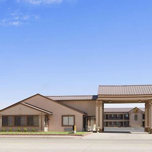 Super 8 By Wyndham Childress