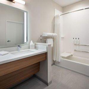 Standard Queen Room Hearing accessible