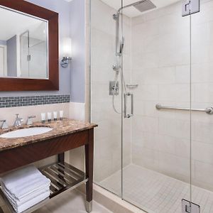 Deluxe  King Room Mobility or hearing accessible