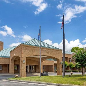 Comfort Suites Inn At Ridgewood Farm