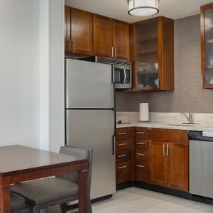 One-Bedroom King Suite