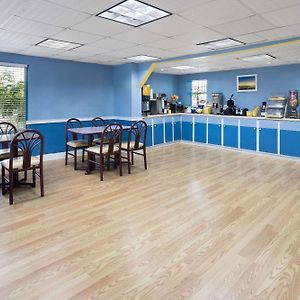 Days Inn By Wyndham Waycross