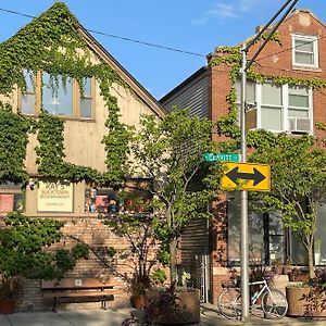 Ray'S Bucktown Bed And Breakfast