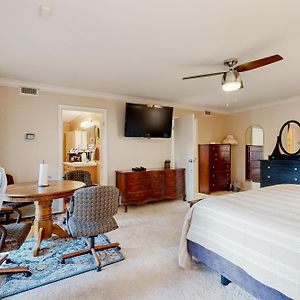 One-Bedroom King Suite
