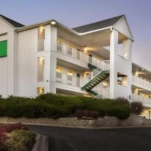 Birch Hill Suites Kansas City - Independence