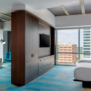 Corner Queen Suite
