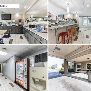 Super 8 By Wyndham Smithfield-Selma