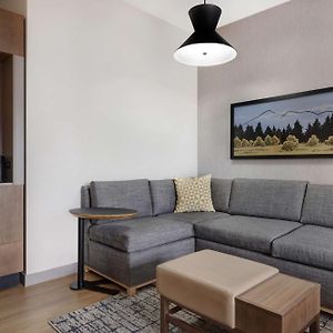 Upper Floors King Room