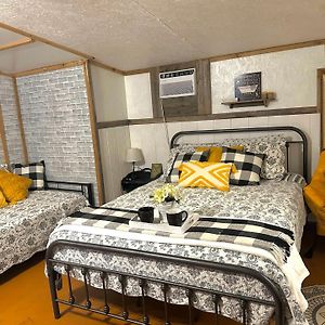 Deluxe Queen Suite
