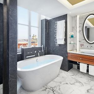 Mandarin King Room
