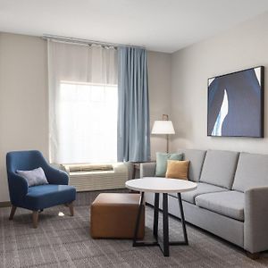 One-Bedroom Queen Suite