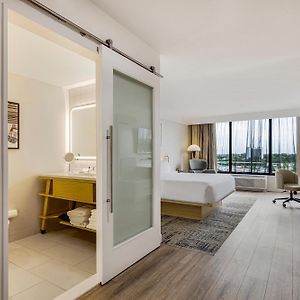 Corner King Room