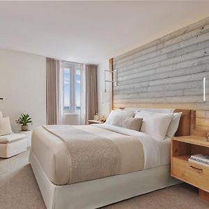 One-Bedroom King Suite Oceanfront