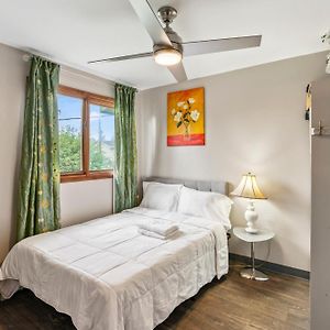 Simple Deluxe Private Room