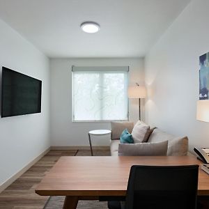 One-Bedroom King Suite