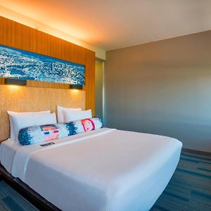 King Room Mobility or hearing accessible