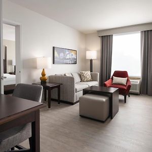One-Bedroom Queen Suite