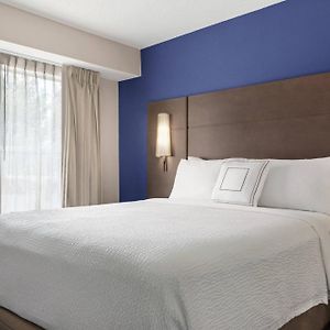 One-Bedroom Queen Suite