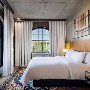 Corner King Room