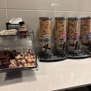 Super 8 By Wyndham Macleod Trail Calgary