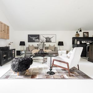 Deluxe Queen Studio