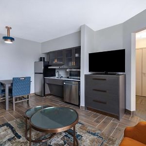 One-Bedroom King Suite