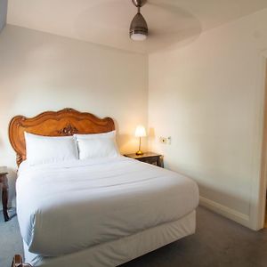 Classic Queen Room